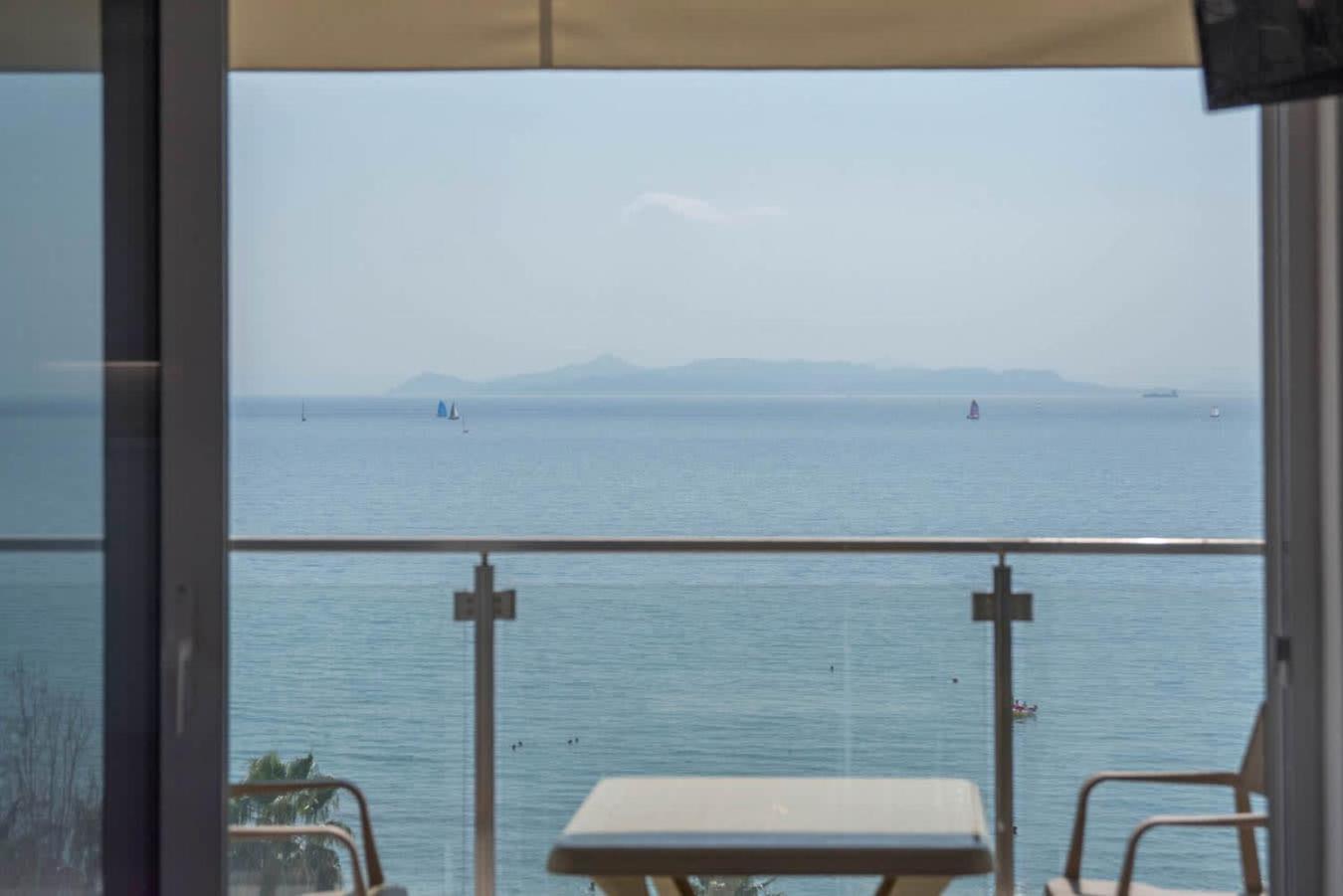 Breathtaking Seaview Studio In Athenian Riviera Екстер'єр фото